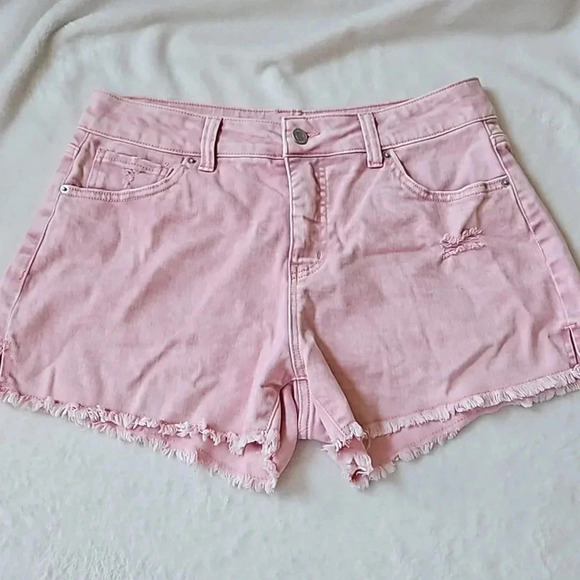 HIGH RISE SHORTS - Picture 1 of 6